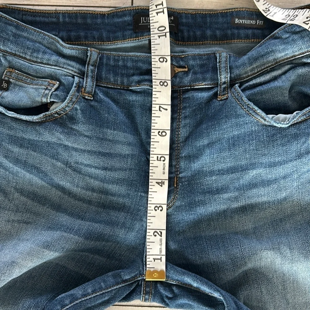 Judy Blue boyfriend fit jeans distressed size 30